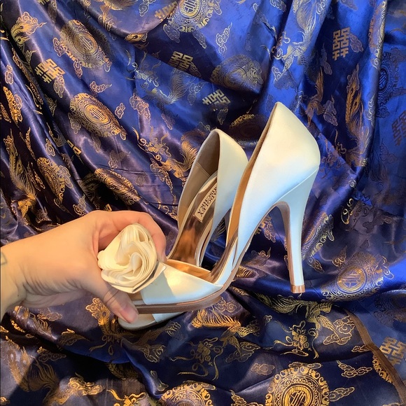 White Badgley Mischka Heels - Picture 4 of 7